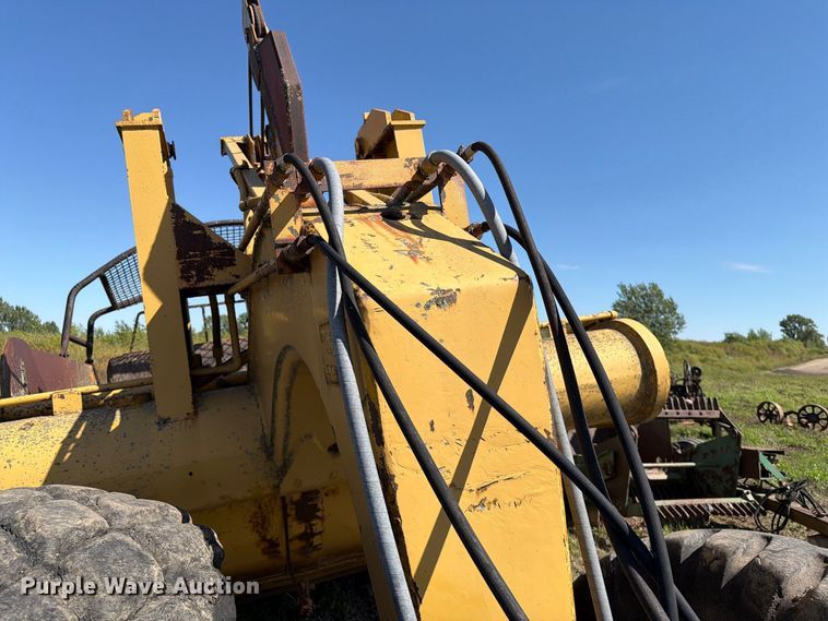 image for item FJ0504 Caterpillar 463 pull type scraper