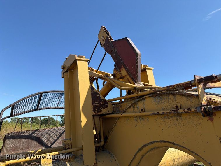 image for item FJ0504 Caterpillar 463 pull type scraper