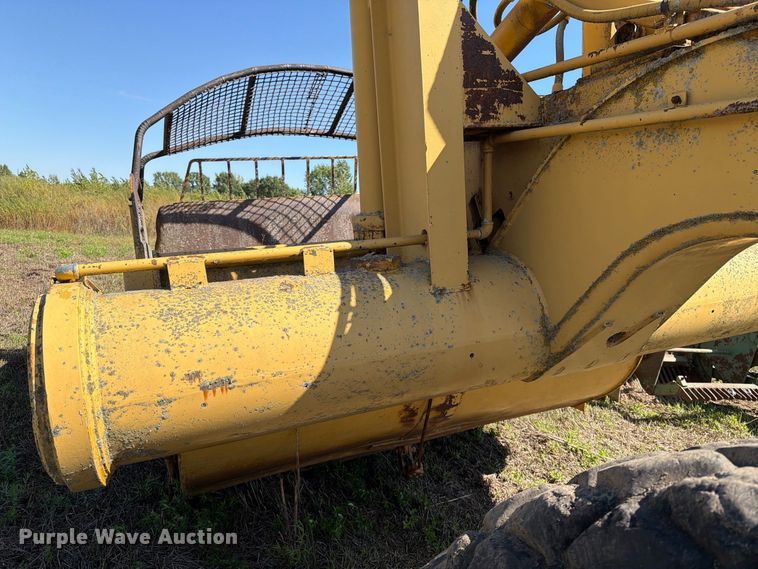 image for item FJ0504 Caterpillar 463 pull type scraper