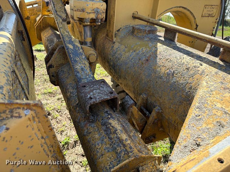 image for item FJ0504 Caterpillar 463 pull type scraper