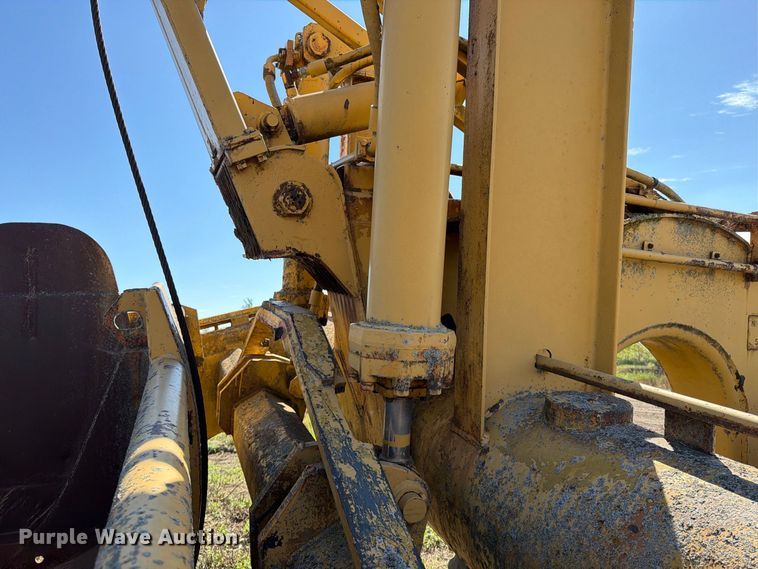 image for item FJ0504 Caterpillar 463 pull type scraper