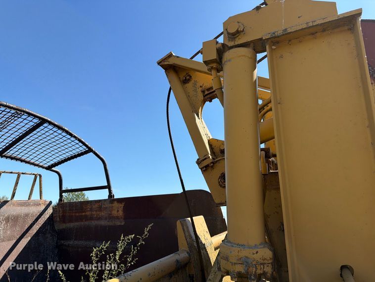 image for item FJ0504 Caterpillar 463 pull type scraper
