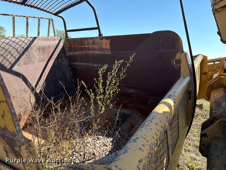 image for item FJ0504 Caterpillar 463 pull type scraper