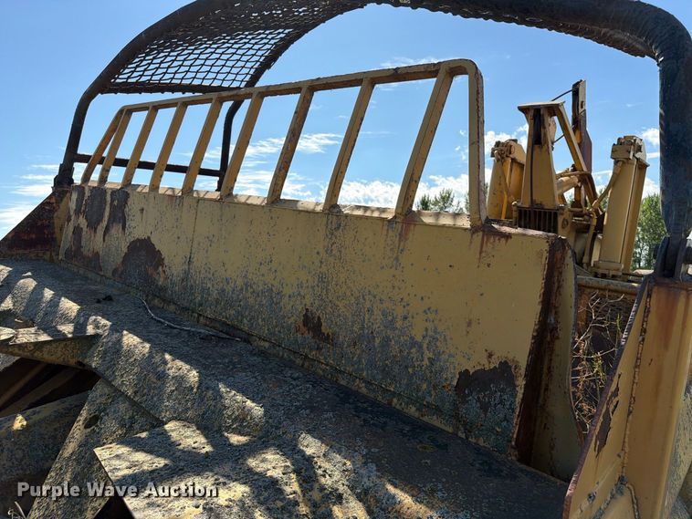 image for item FJ0504 Caterpillar 463 pull type scraper
