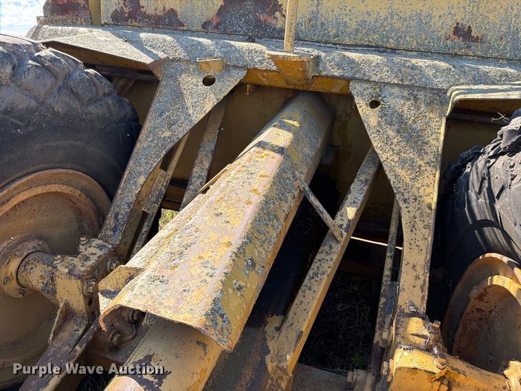 image for item FJ0504 Caterpillar 463 pull type scraper