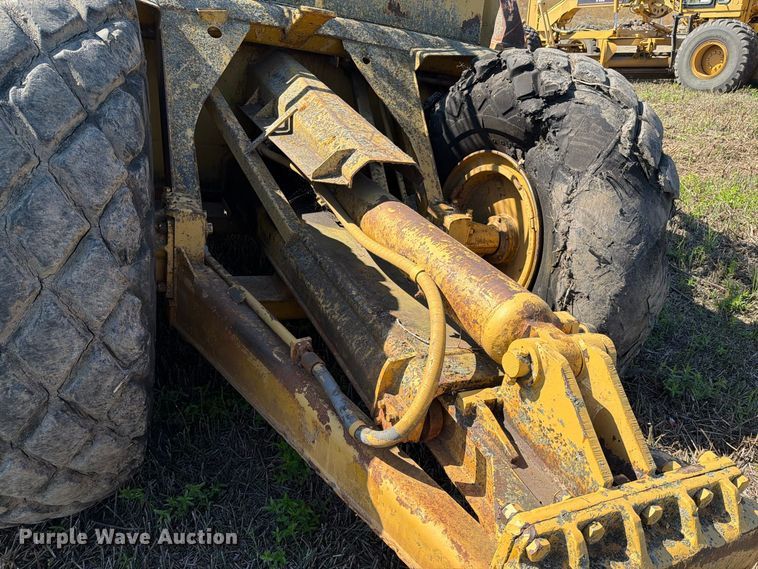 image for item FJ0504 Caterpillar 463 pull type scraper