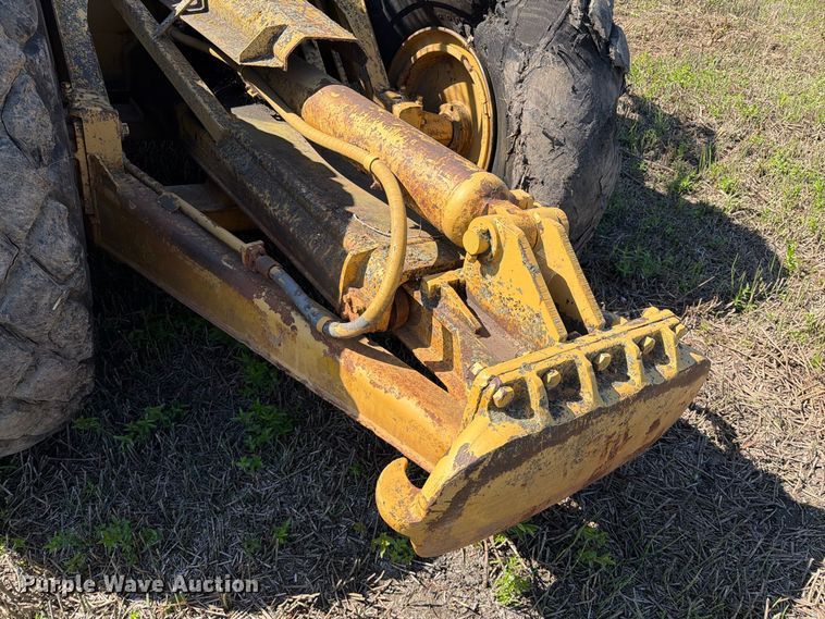 image for item FJ0504 Caterpillar 463 pull type scraper