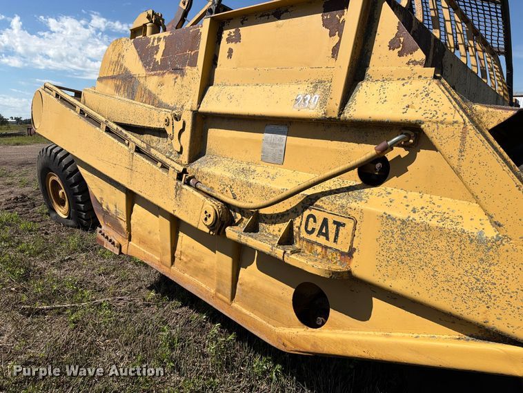 image for item FJ0504 Caterpillar 463 pull type scraper