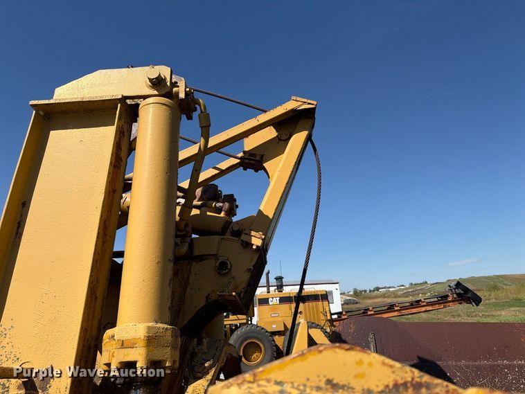 image for item FJ0504 Caterpillar 463 pull type scraper