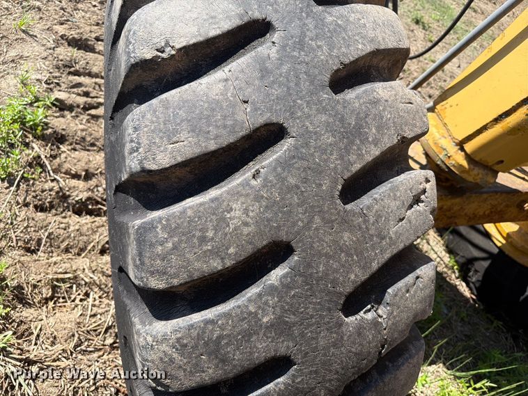 image for item FJ0504 Caterpillar 463 pull type scraper