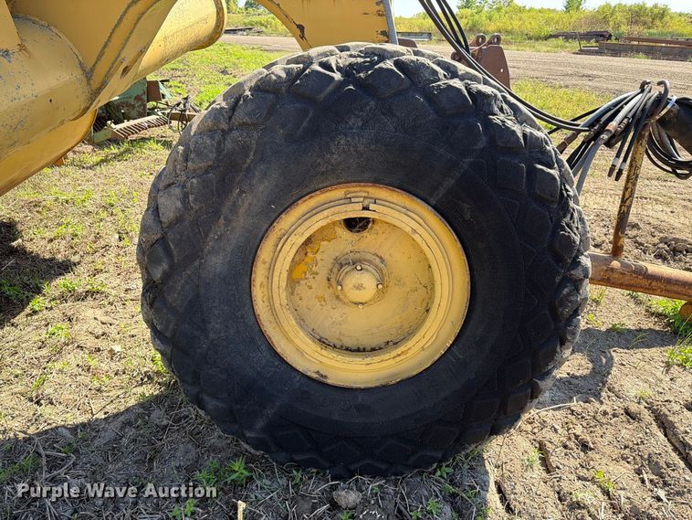 image for item FJ0504 Caterpillar 463 pull type scraper