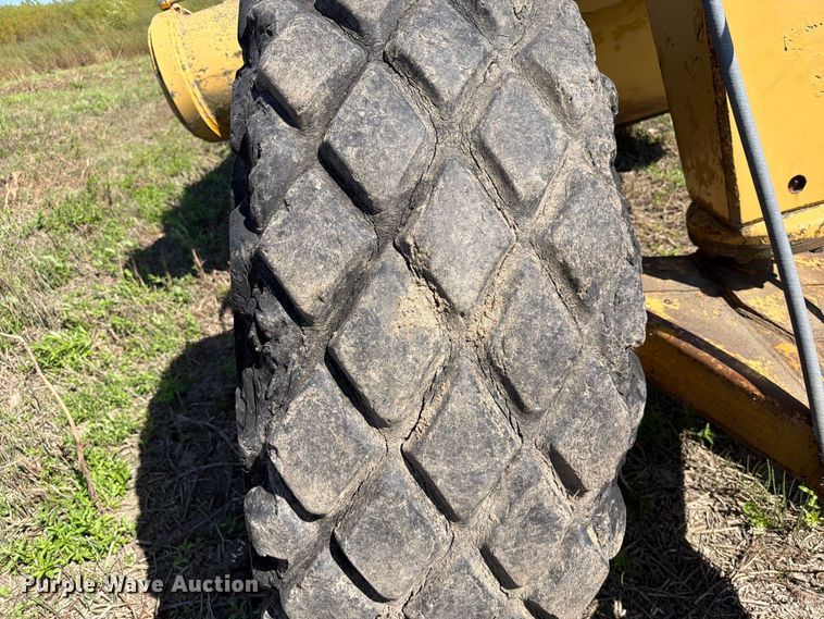 image for item FJ0504 Caterpillar 463 pull type scraper