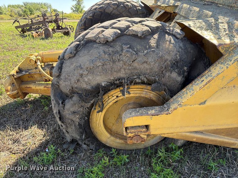 image for item FJ0504 Caterpillar 463 pull type scraper