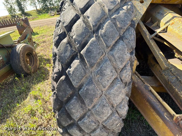 image for item FJ0504 Caterpillar 463 pull type scraper