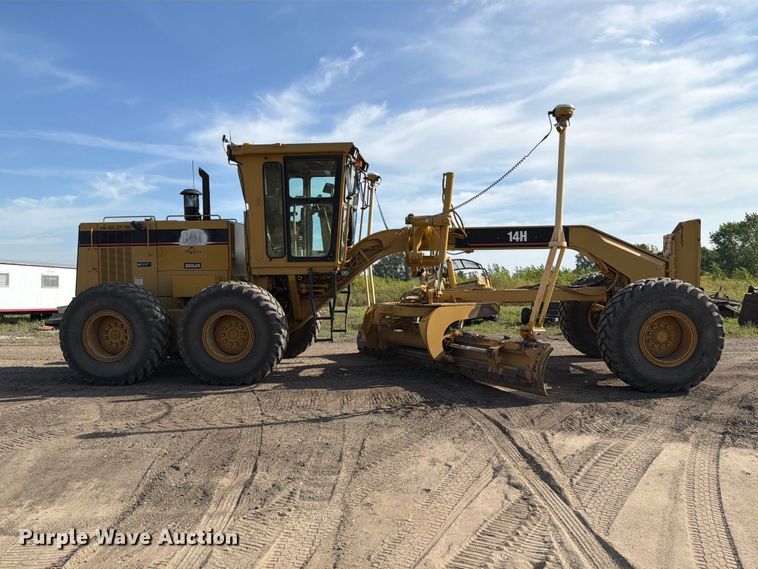 image for item FJ0505 2001 Caterpillar 14H motor grader