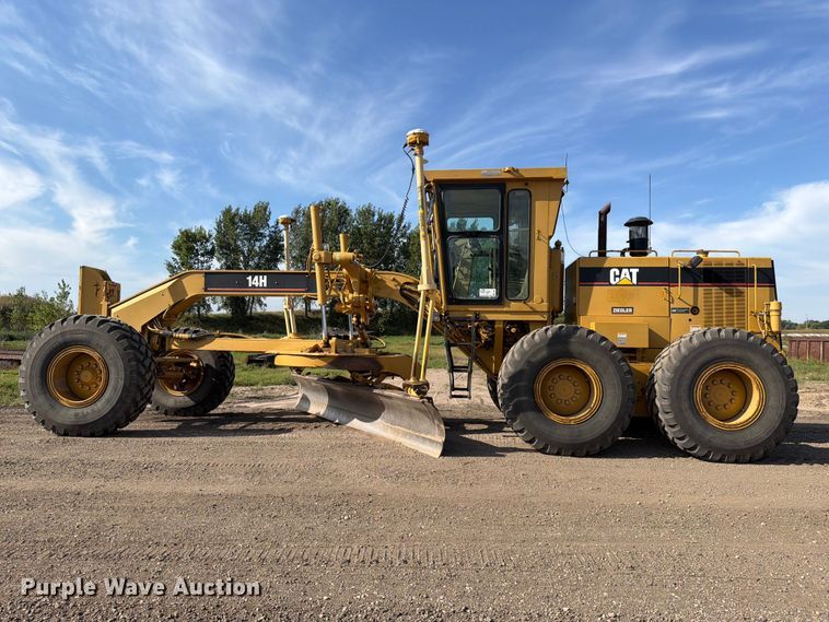 image for item FJ0505 2001 Caterpillar 14H motor grader