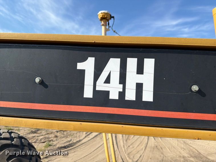 image for item FJ0505 2001 Caterpillar 14H motor grader