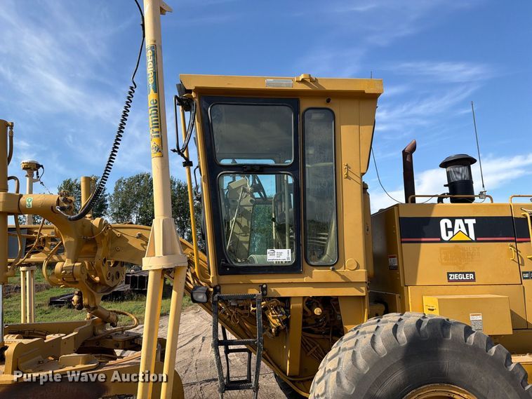 image for item FJ0505 2001 Caterpillar 14H motor grader