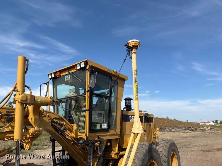 image for item FJ0505 2001 Caterpillar 14H motor grader