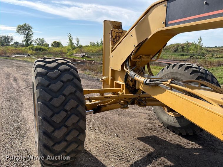 image for item FJ0505 2001 Caterpillar 14H motor grader