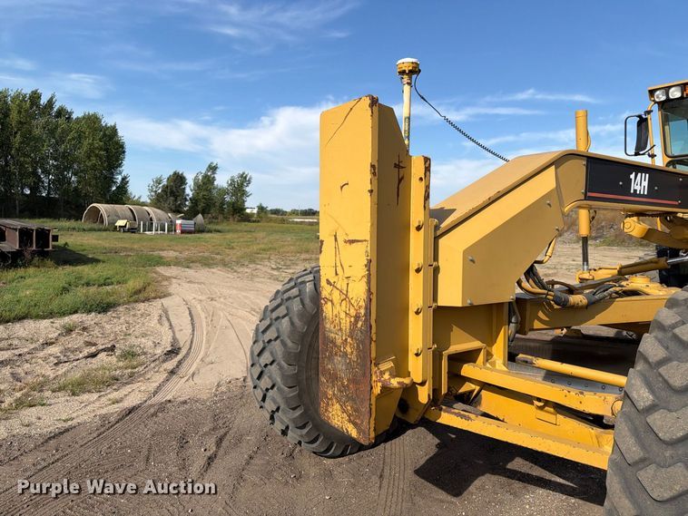image for item FJ0505 2001 Caterpillar 14H motor grader