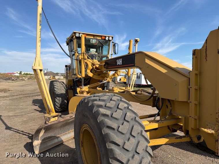 image for item FJ0505 2001 Caterpillar 14H motor grader