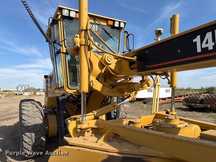 image for item FJ0505 2001 Caterpillar 14H motor grader