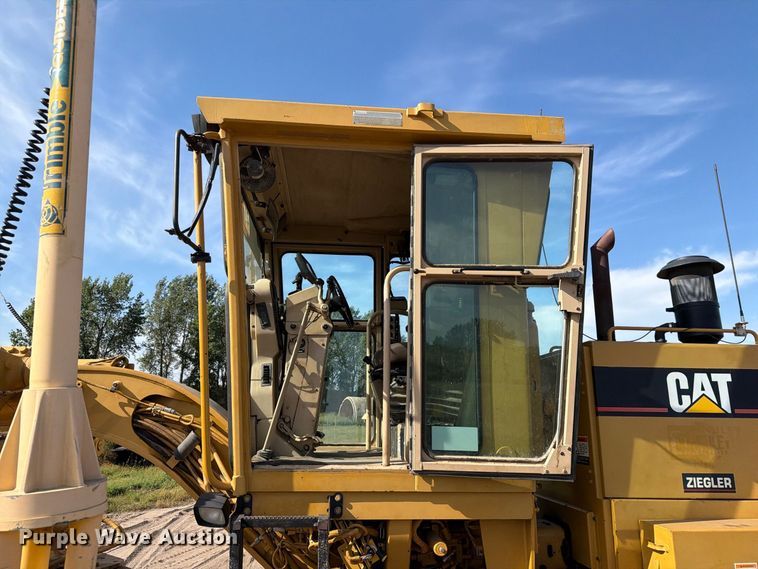 image for item FJ0505 2001 Caterpillar 14H motor grader