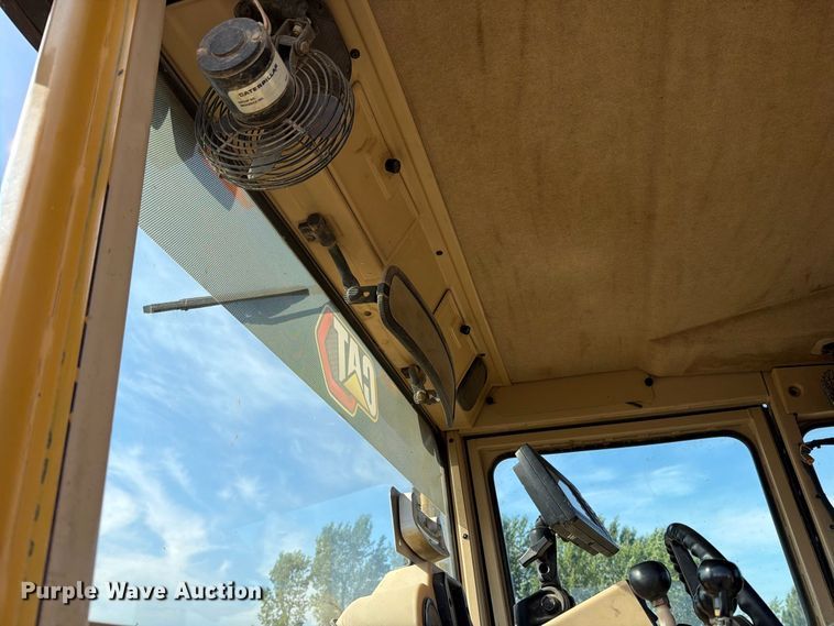 image for item FJ0505 2001 Caterpillar 14H motor grader