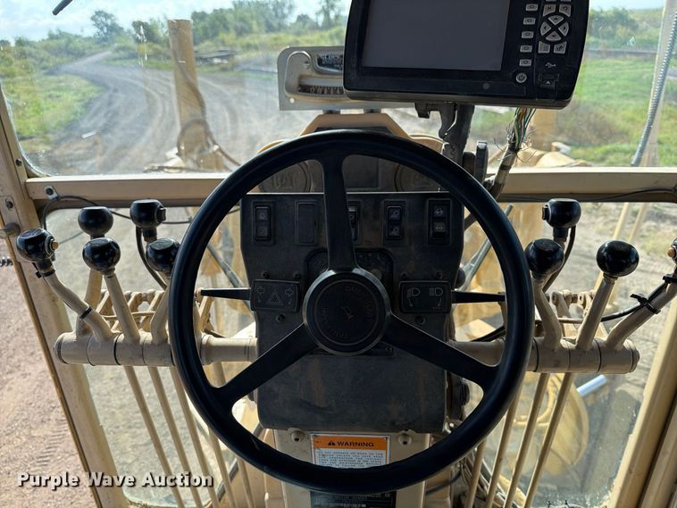 image for item FJ0505 2001 Caterpillar 14H motor grader