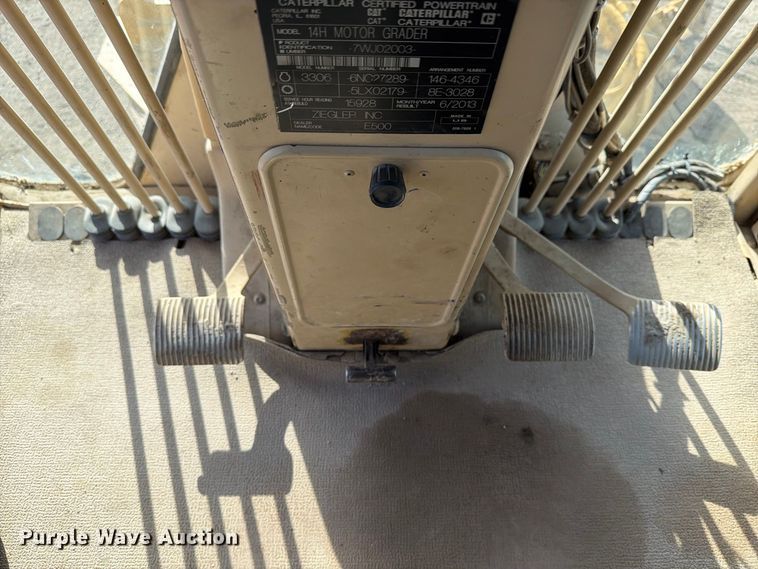 image for item FJ0505 2001 Caterpillar 14H motor grader