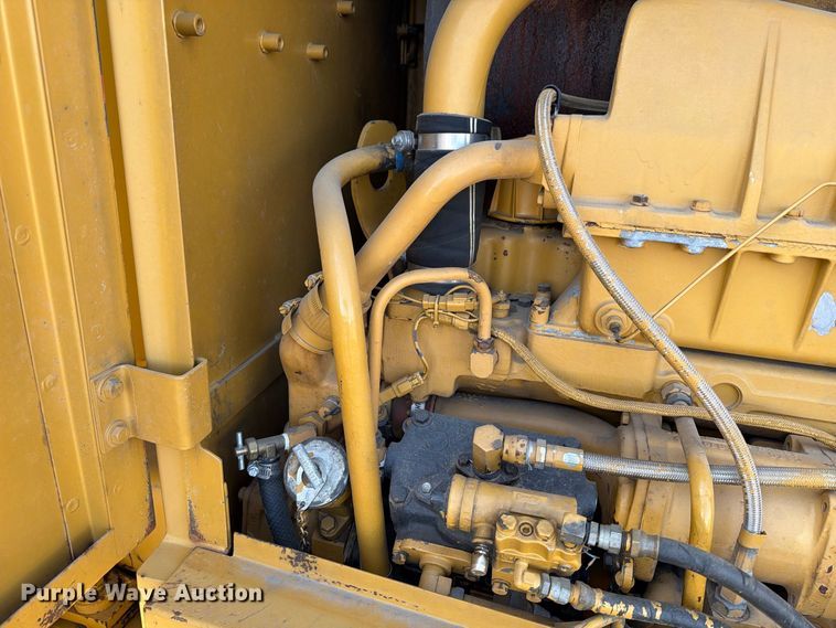 image for item FJ0505 2001 Caterpillar 14H motor grader
