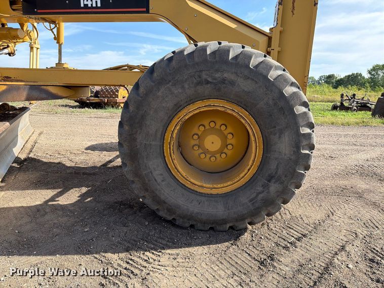 image for item FJ0505 2001 Caterpillar 14H motor grader