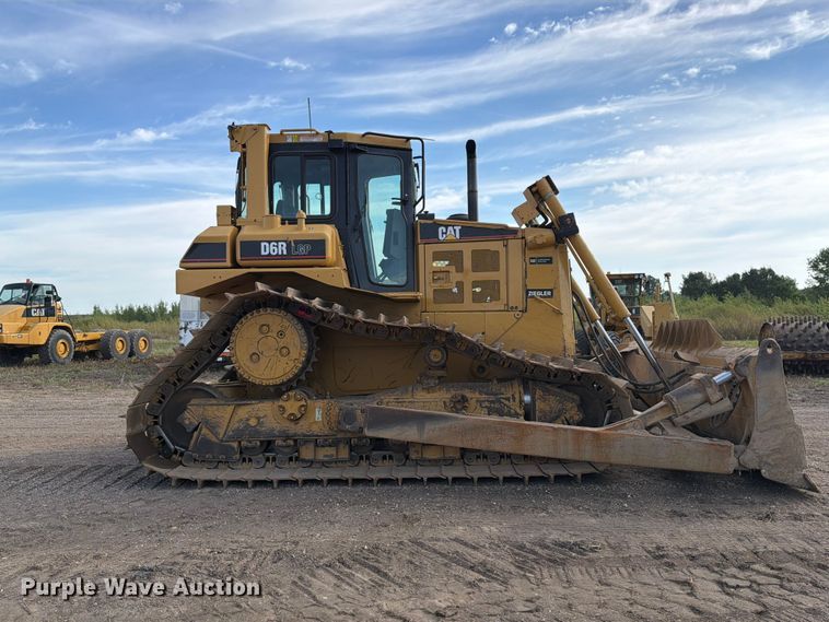 image for item FJ0509 2004 Caterpillar D6R dozer