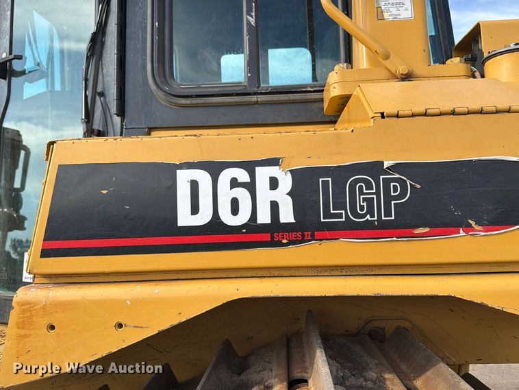 image for item FJ0509 2004 Caterpillar D6R dozer