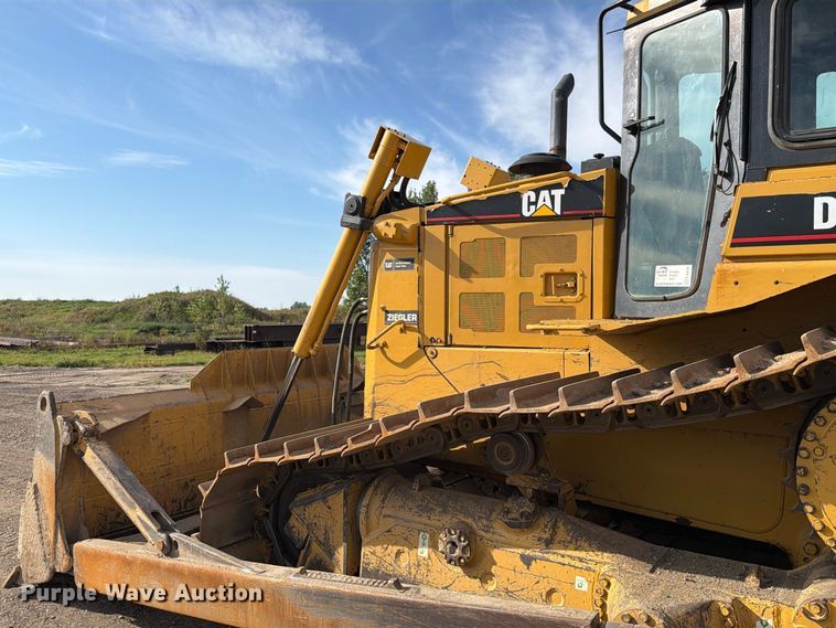 image for item FJ0509 2004 Caterpillar D6R dozer