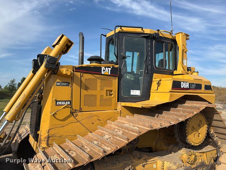 image for item FJ0509 2004 Caterpillar D6R dozer