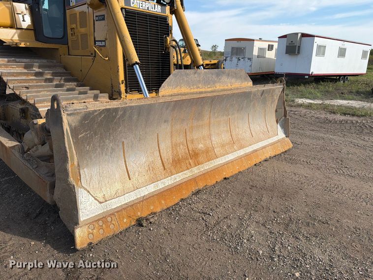 image for item FJ0509 2004 Caterpillar D6R dozer