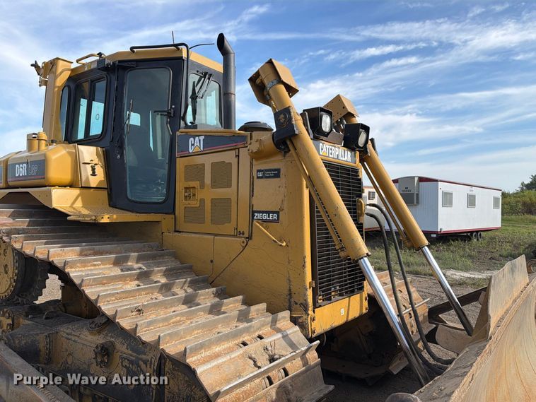 image for item FJ0509 2004 Caterpillar D6R dozer