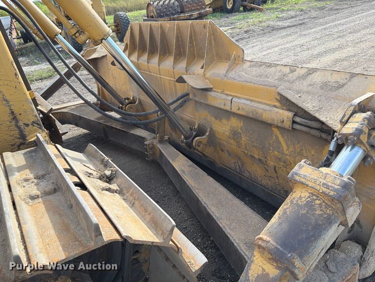 image for item FJ0509 2004 Caterpillar D6R dozer