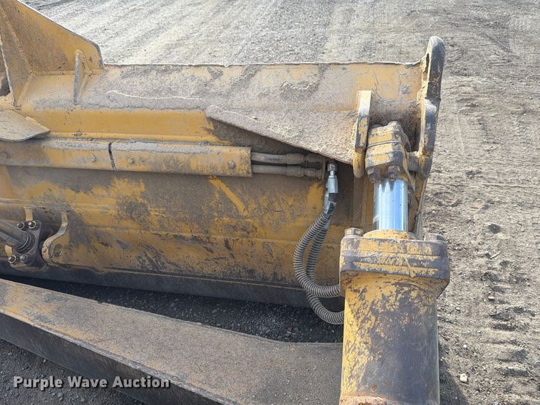 image for item FJ0509 2004 Caterpillar D6R dozer