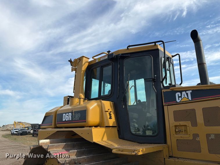 image for item FJ0509 2004 Caterpillar D6R dozer