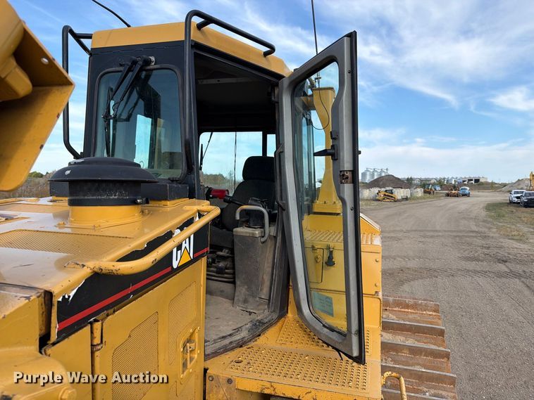 image for item FJ0509 2004 Caterpillar D6R dozer