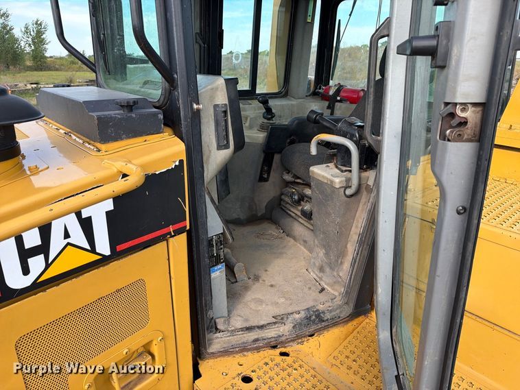 image for item FJ0509 2004 Caterpillar D6R dozer