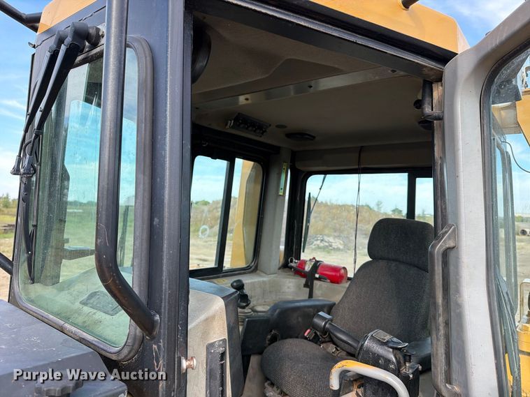 image for item FJ0509 2004 Caterpillar D6R dozer