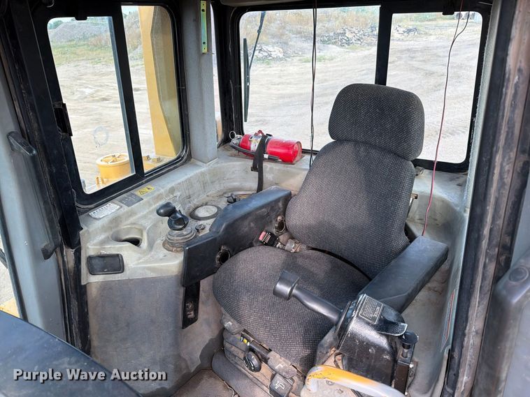 image for item FJ0509 2004 Caterpillar D6R dozer