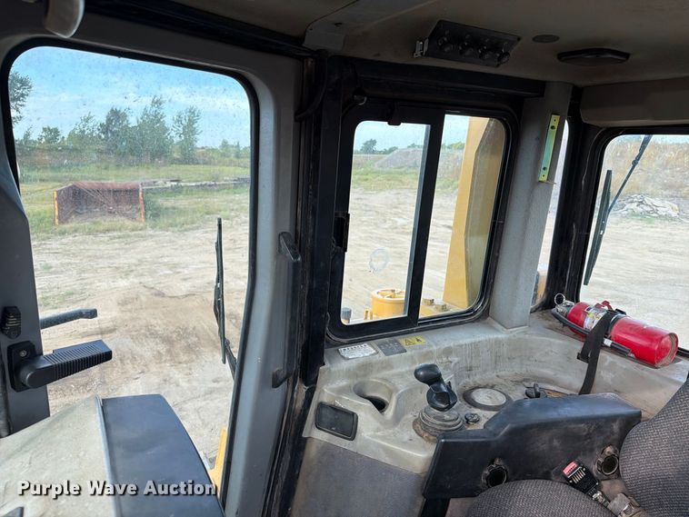 image for item FJ0509 2004 Caterpillar D6R dozer