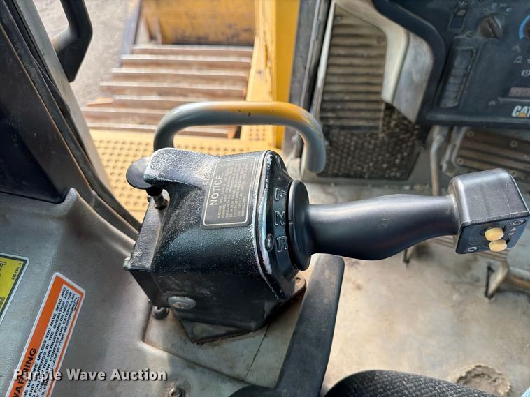 image for item FJ0509 2004 Caterpillar D6R dozer