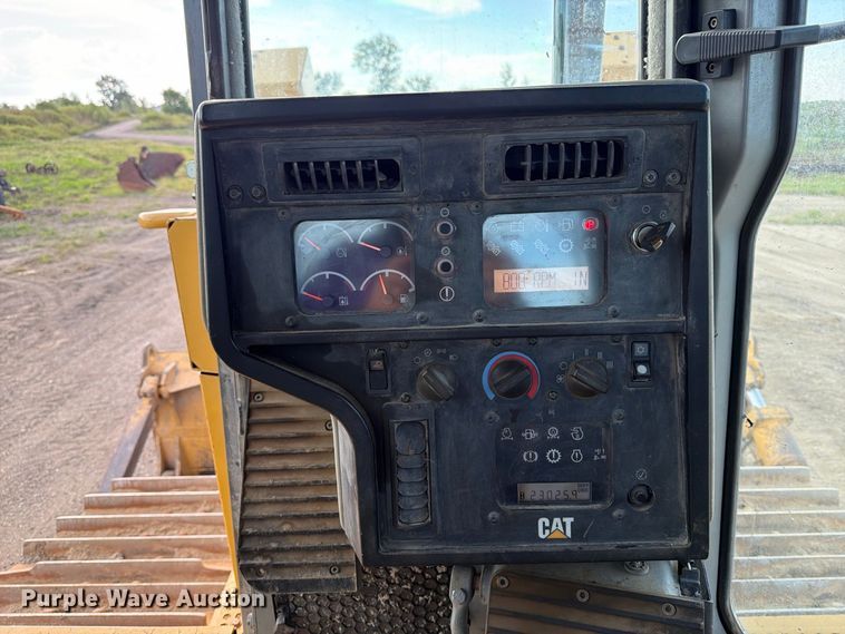 image for item FJ0509 2004 Caterpillar D6R dozer