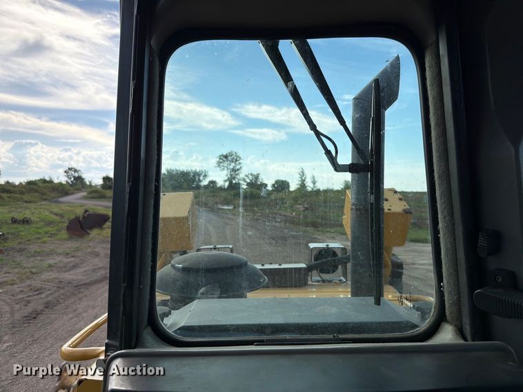image for item FJ0509 2004 Caterpillar D6R dozer